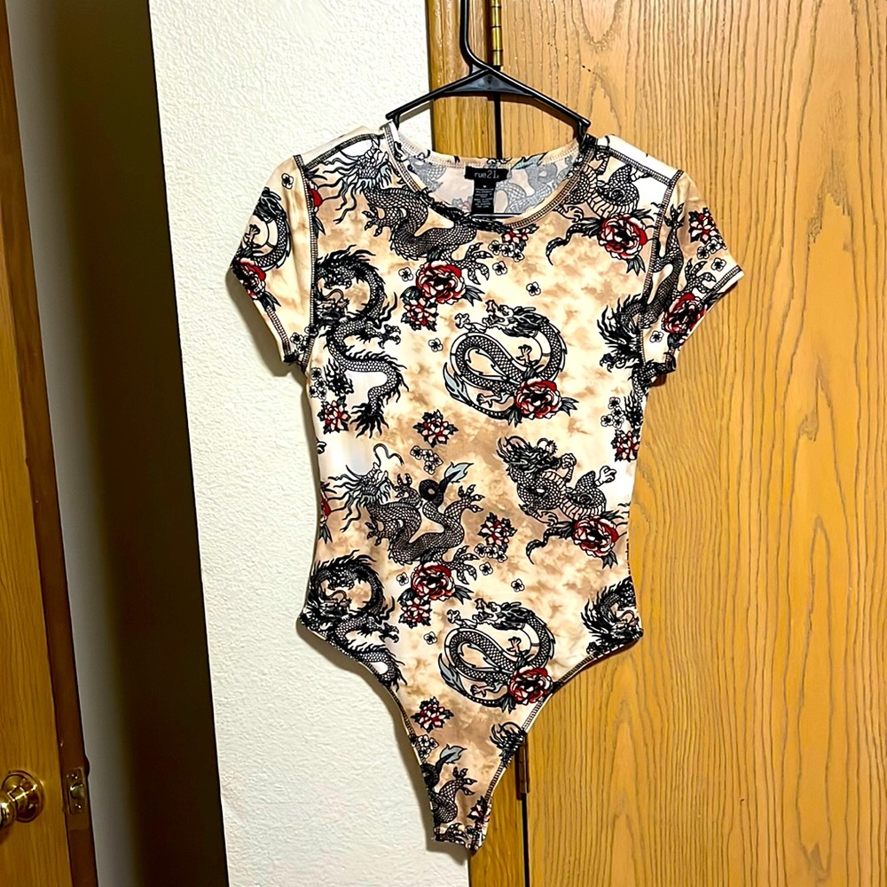 Onesie / with dragon flower